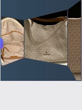 Michael Kors Hobo-NEW-Authentic